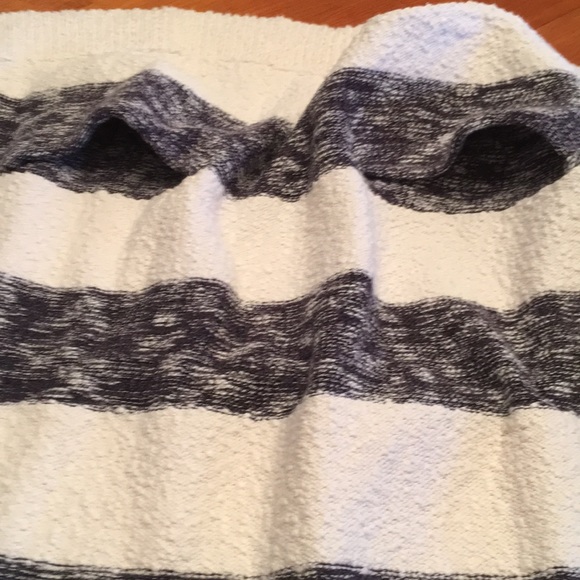 Navy Striped pullover w/ front pockets EUC - Picture 2 of 5